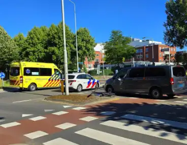 Fietser gewond bij aanrijding met taxibus