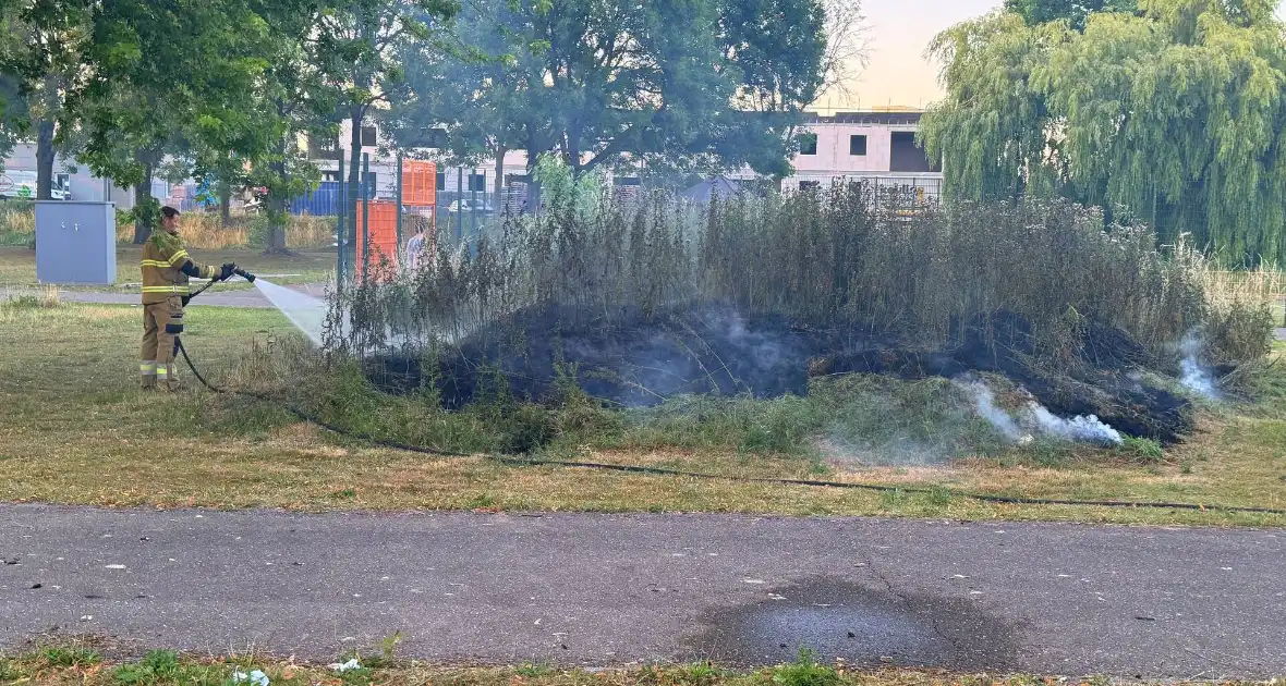 Brandweer blust bermbrand - Foto 1