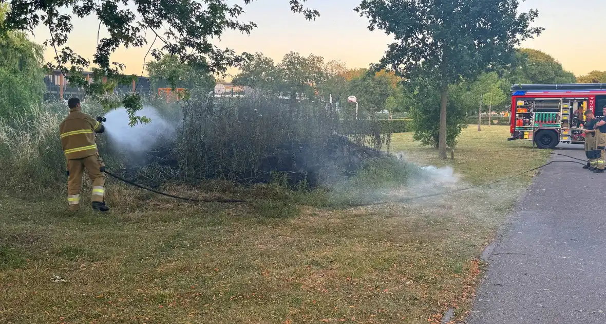 Brandweer blust bermbrand - Foto 2
