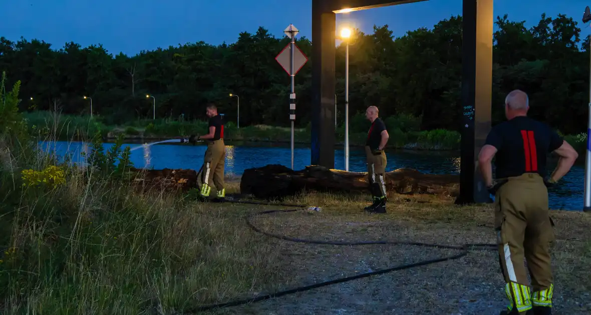 Mogelijke brandstichting bij boomstronk - Foto 1