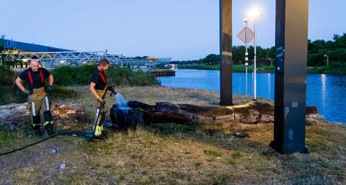 Mogelijke brandstichting bij boomstronk - Foto 4