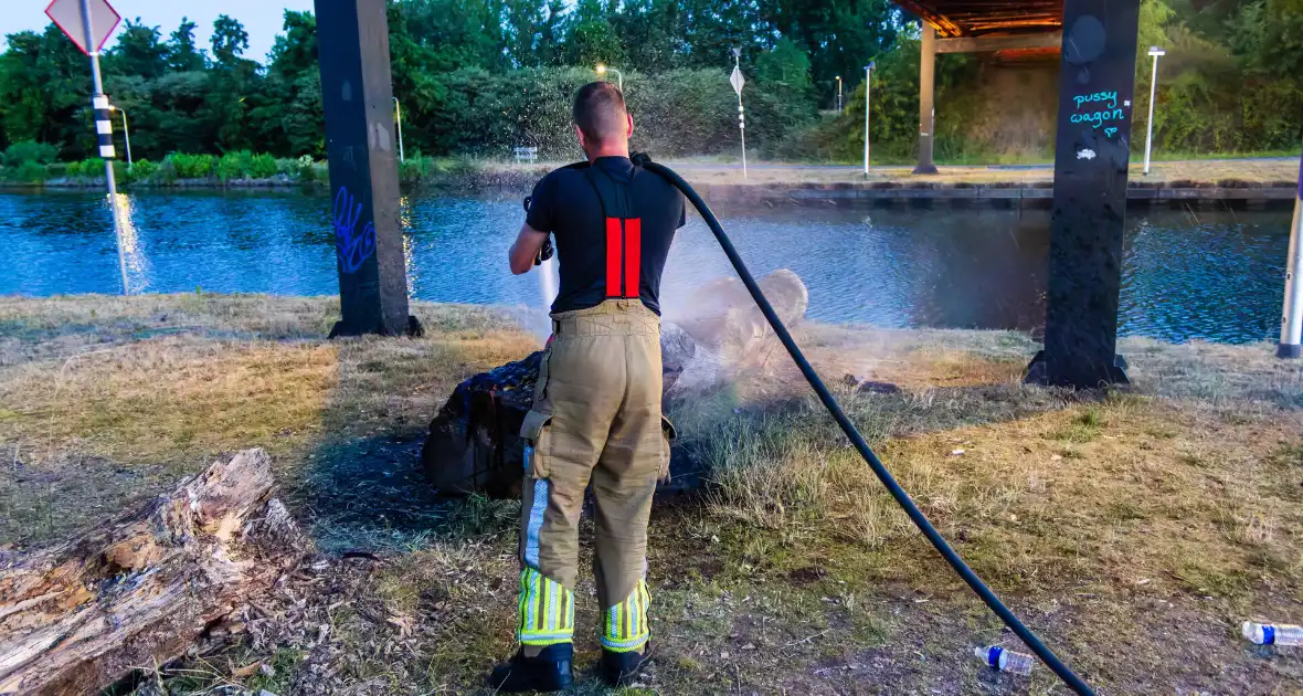 Mogelijke brandstichting bij boomstronk - Foto 7