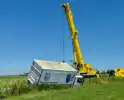 Complexe berging van vrachtwagen met olie