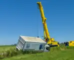 Complexe berging van vrachtwagen met olie