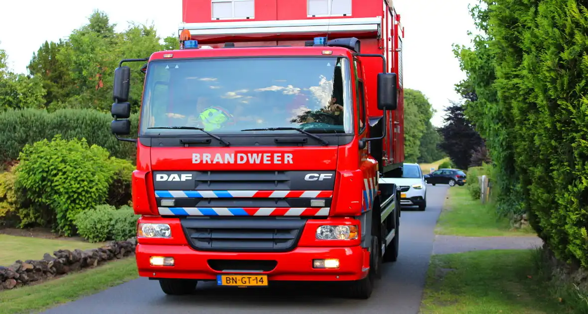 Brandweer pakt heidebrand aan - Foto 4