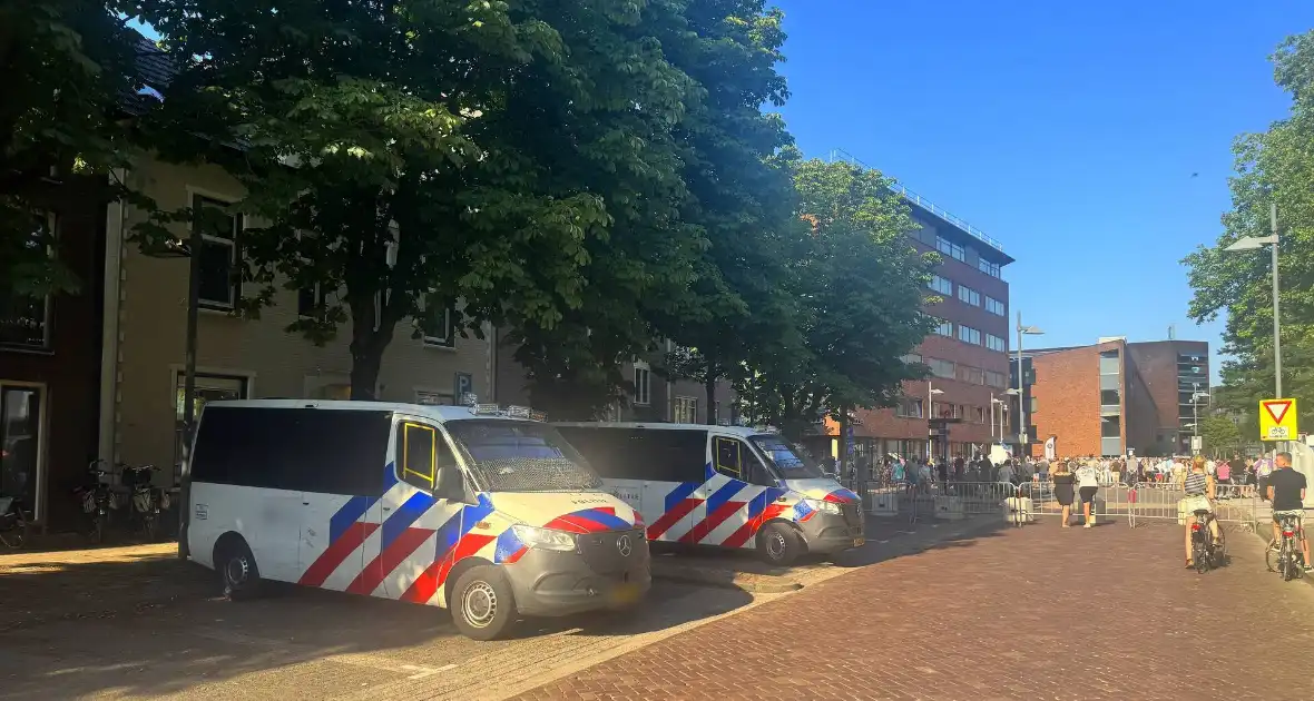Demonstratie tegen AZC wegens zedendelict - Foto 2