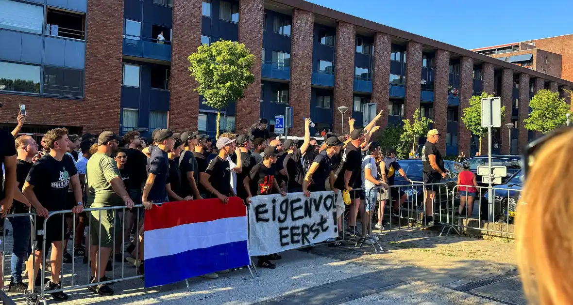 Demonstratie tegen AZC wegens zedendelict - Foto 3