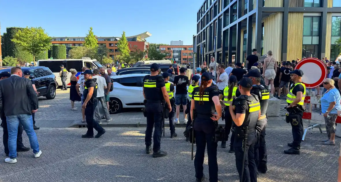 Demonstratie tegen AZC wegens zedendelict - Foto 4