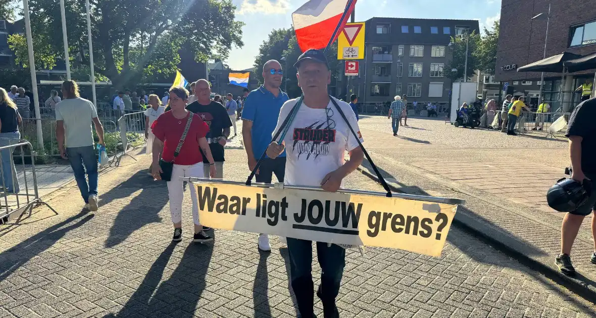 Demonstratie tegen AZC wegens zedendelict - Foto 6