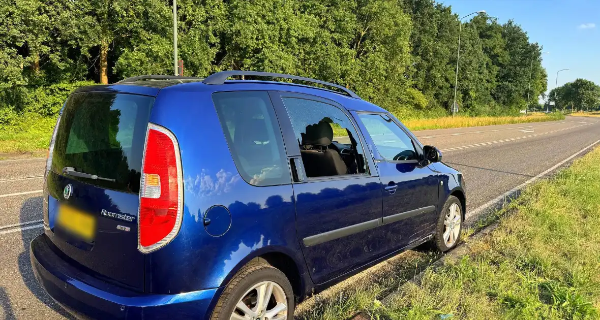 Scooter botst met auto tijdens oversteken - Foto 1