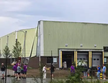 Ravage door noodweer, dak stort in