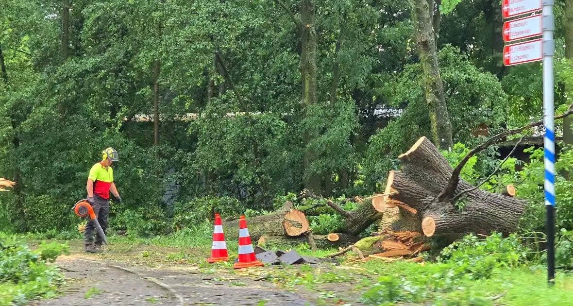 Ravage door noodweer, dak stort in - Foto 6