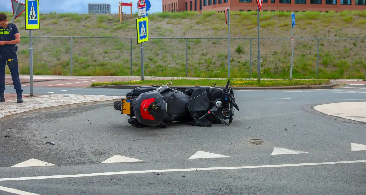 Motorrijder gewond na aanrijding met brommobiel - Foto 1