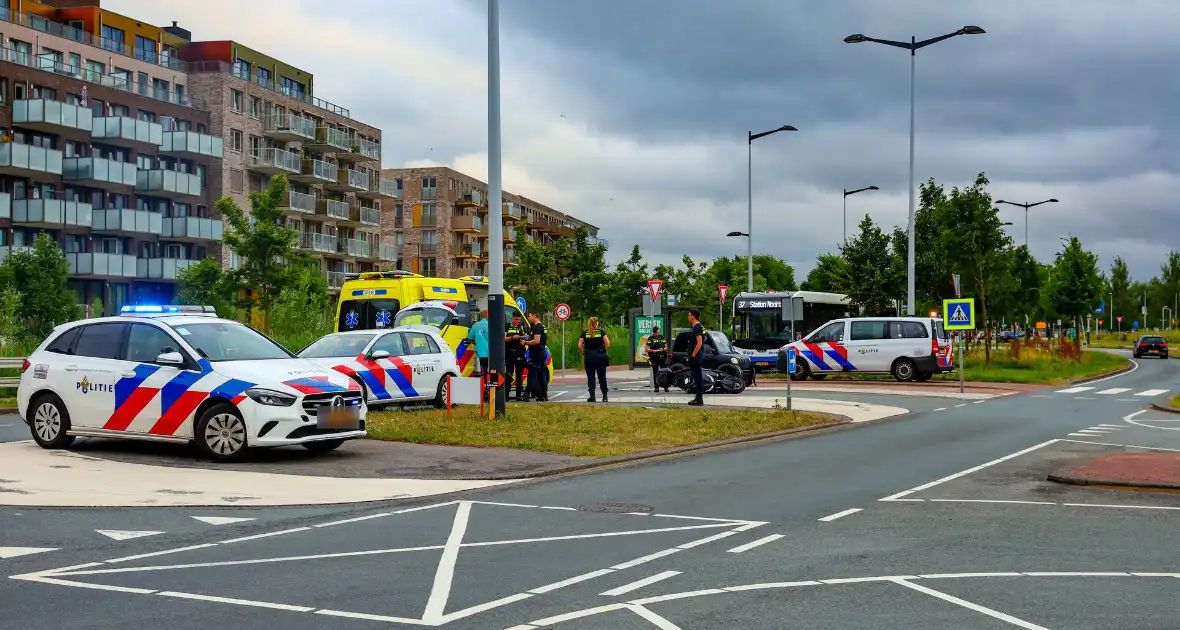 Motorrijder gewond na aanrijding met brommobiel - Foto 2