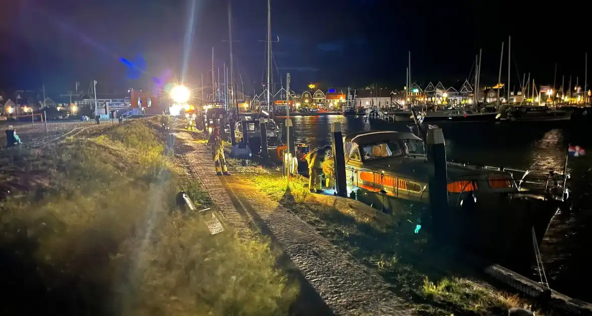 Brandweer dicht lek in schip - Foto 1