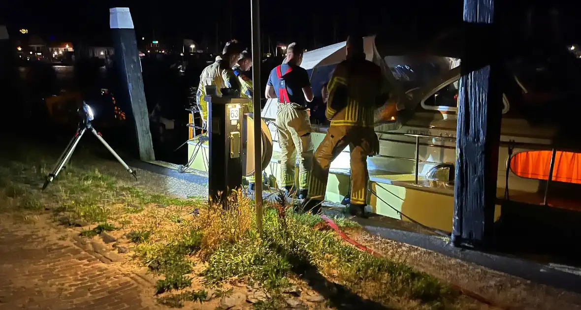 Brandweer dicht lek in schip - Foto 5