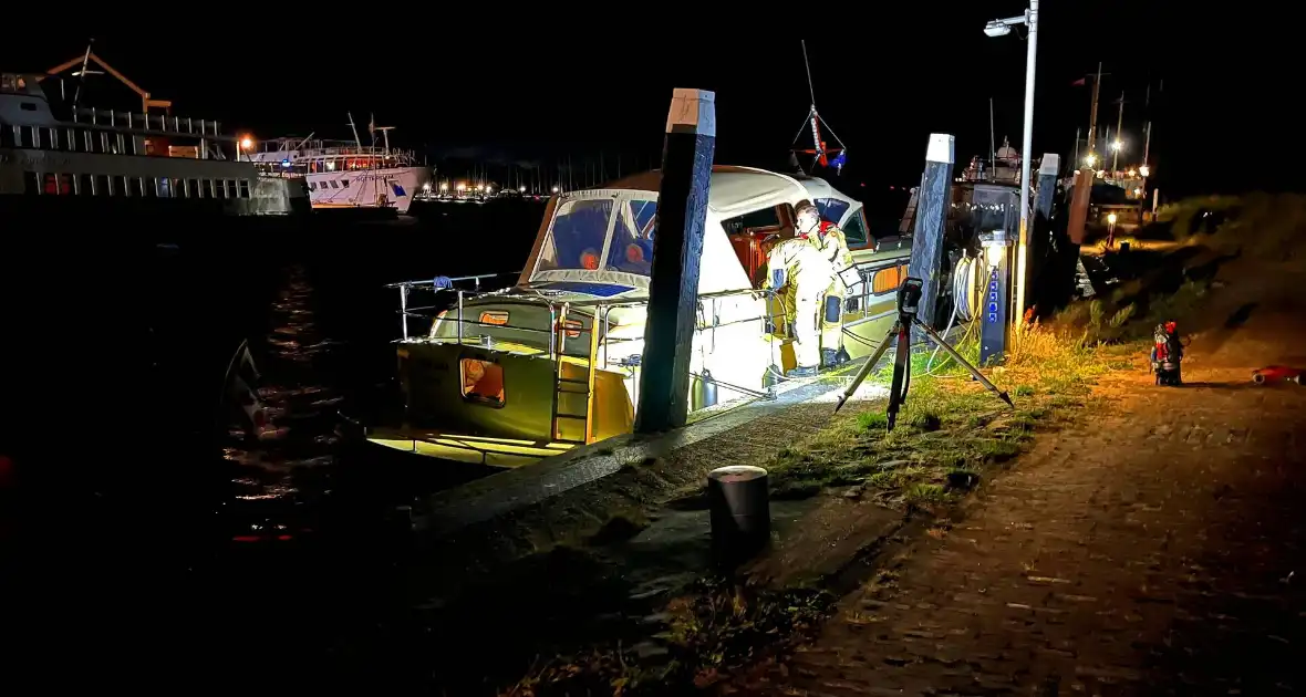 Brandweer dicht lek in schip - Foto 9