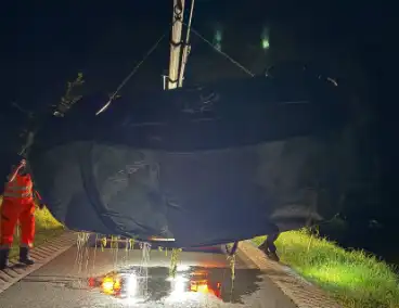 Auto belandt in sloot in nachtelijke uren