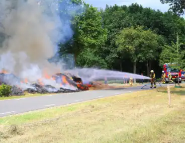 Hooi in brand, rookontwikkeling zichtbaar