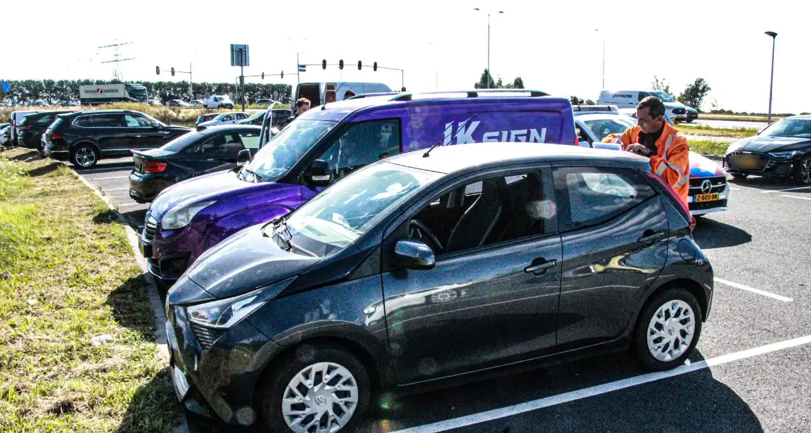 Voertuigen komen in botsing, geen gewonden - Foto 2