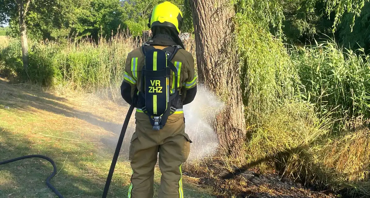 Vlammen gedoofd door buurtbewoners - Foto 2