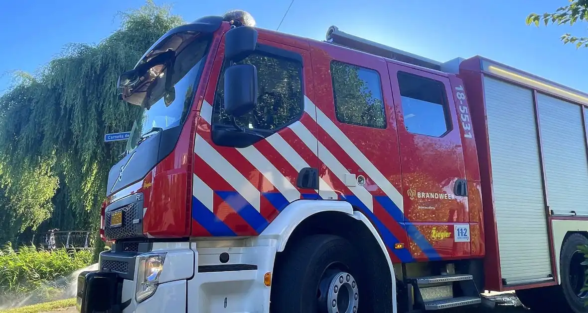 Vlammen gedoofd door buurtbewoners - Foto 6