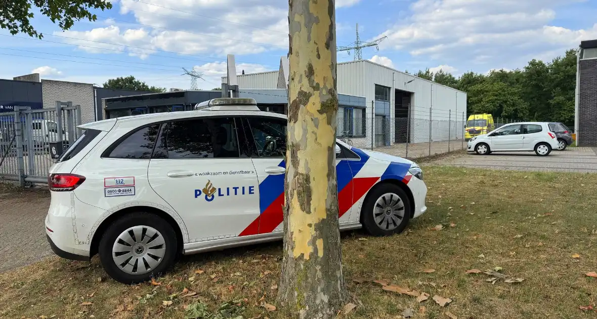 Bestuurder gewond na omgevallen schovel - Foto 1