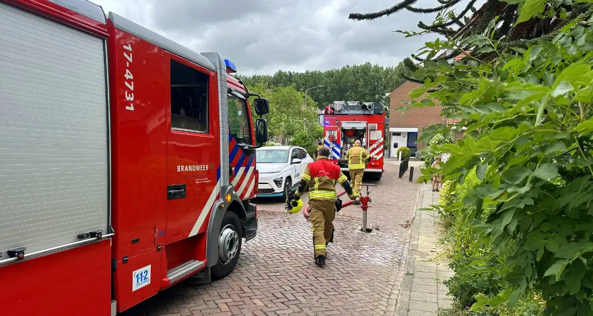 Brandweer forceert deur wegens gaslucht - Foto 1