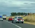 Auto botst met vrachtwagen na inhaalmanoeuvre