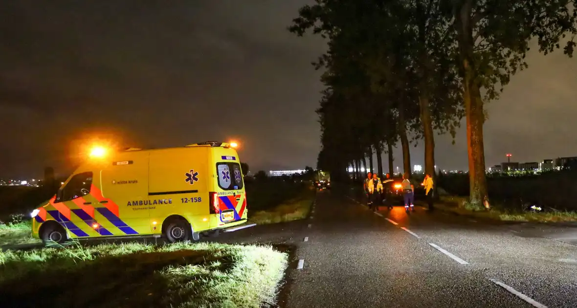 Tesla in sloot na aanrijding - Foto 3