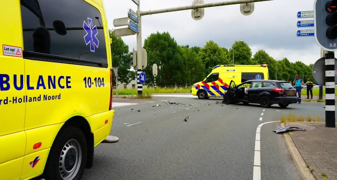 Botsing met blikschade op drukke kruising