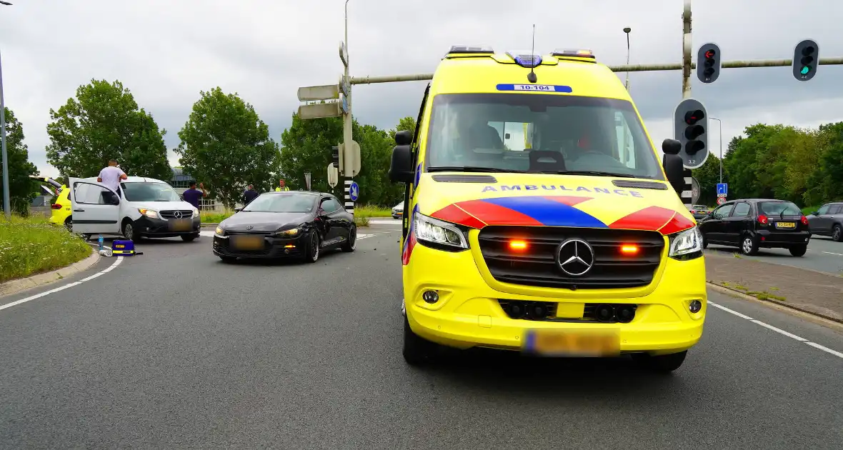 Botsing met blikschade op drukke kruising - Foto 5
