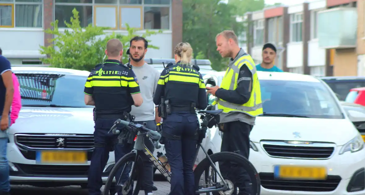 Wielrenner gewond bij ongeval met auto - Foto 10
