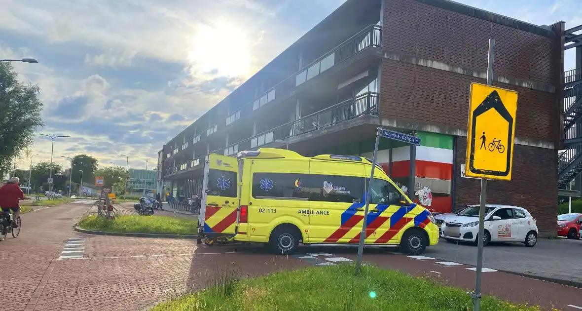 Wielrenner gewond bij ongeval met auto - Foto 3