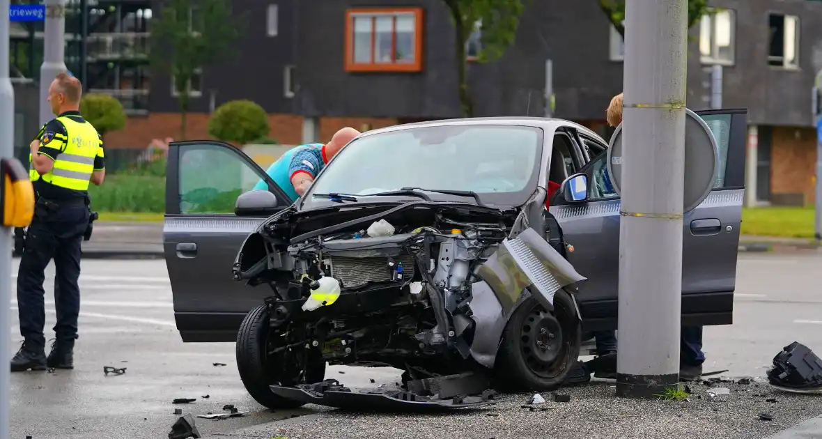 Drie gewonden bij ongeval tussen auto en bestelbus