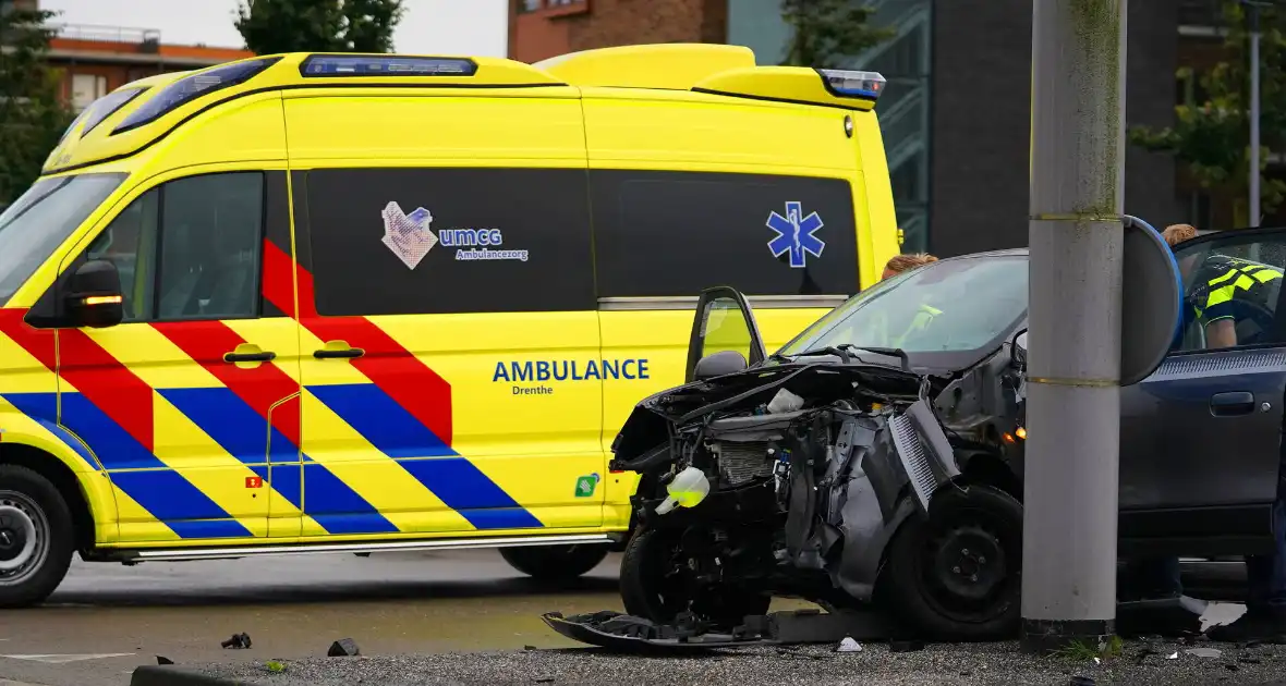 Drie gewonden bij ongeval tussen auto en bestelbus - Foto 1