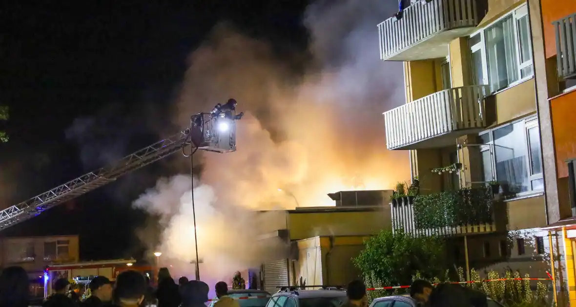 Uitslaande brand in viswinkel vergt inzet van brandweer - Foto 3