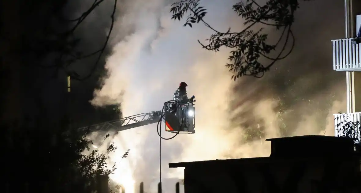Uitslaande brand in viswinkel vergt inzet van brandweer - Foto 7