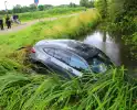 Persoonwagen eindigt in sloot