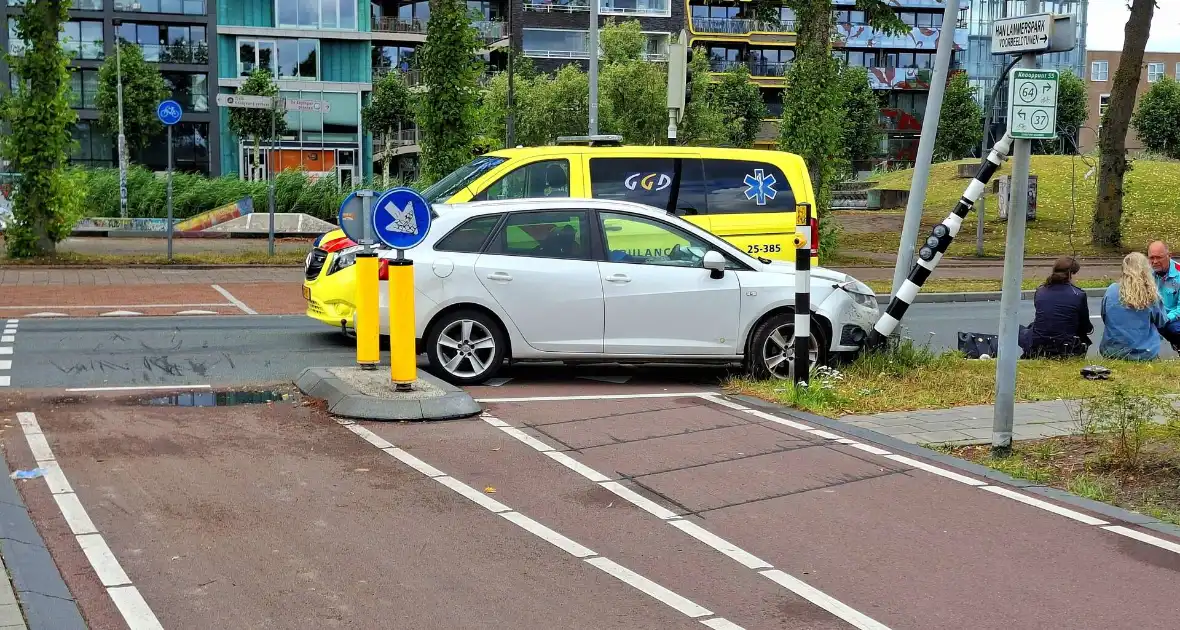 Verkeerslichten buiten werking door klap - Foto 1