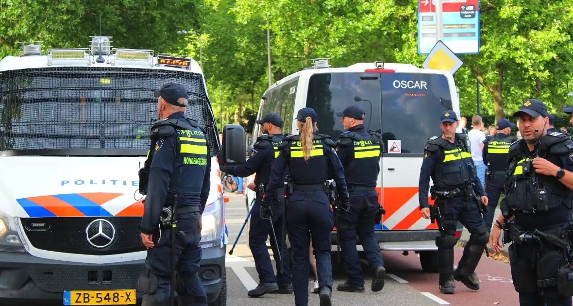 Mobiele eenheid ingezet bij protest - Foto 2