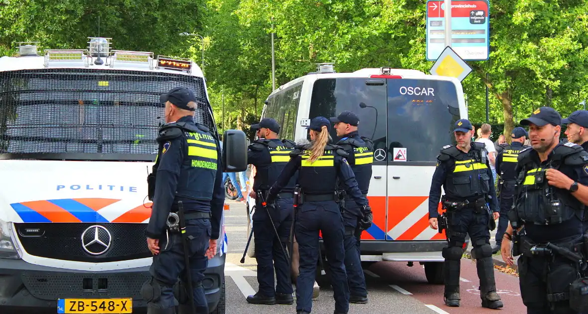 Mobiele eenheid ingezet bij protest - Foto 3