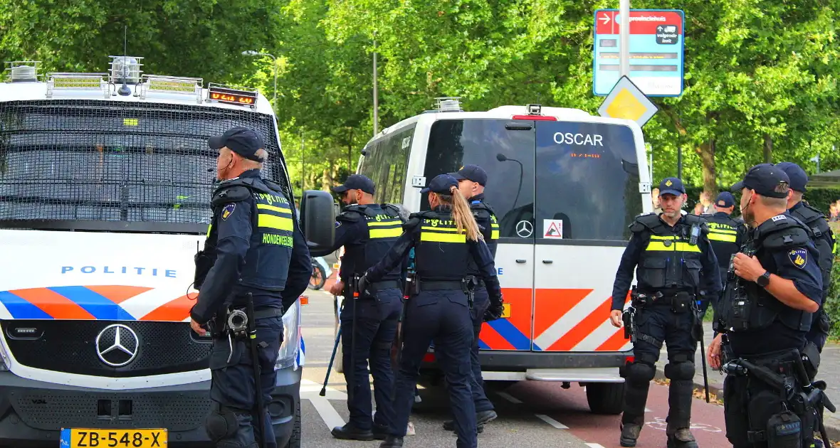 Mobiele eenheid ingezet bij protest - Foto 4