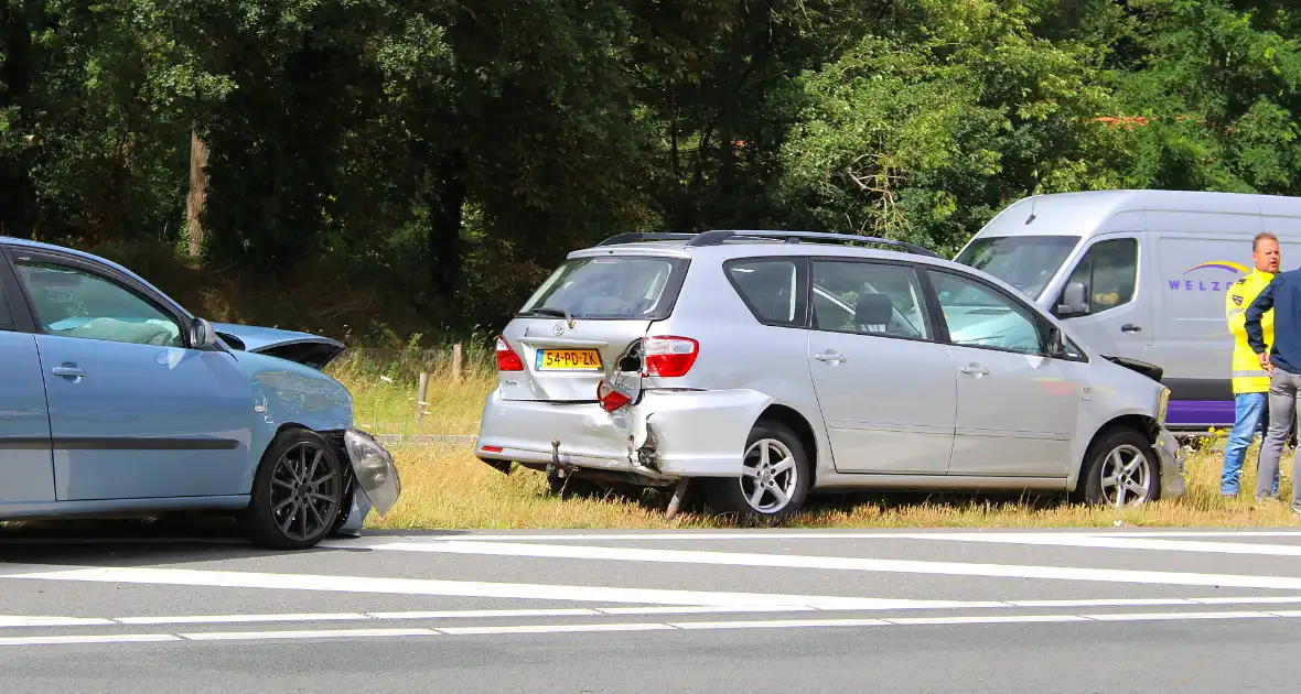 Kettingbotsing leidt tot veel schade - Foto 3