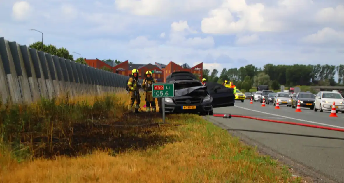 autobrand leidt tot snelwegafsluiting - Foto 2