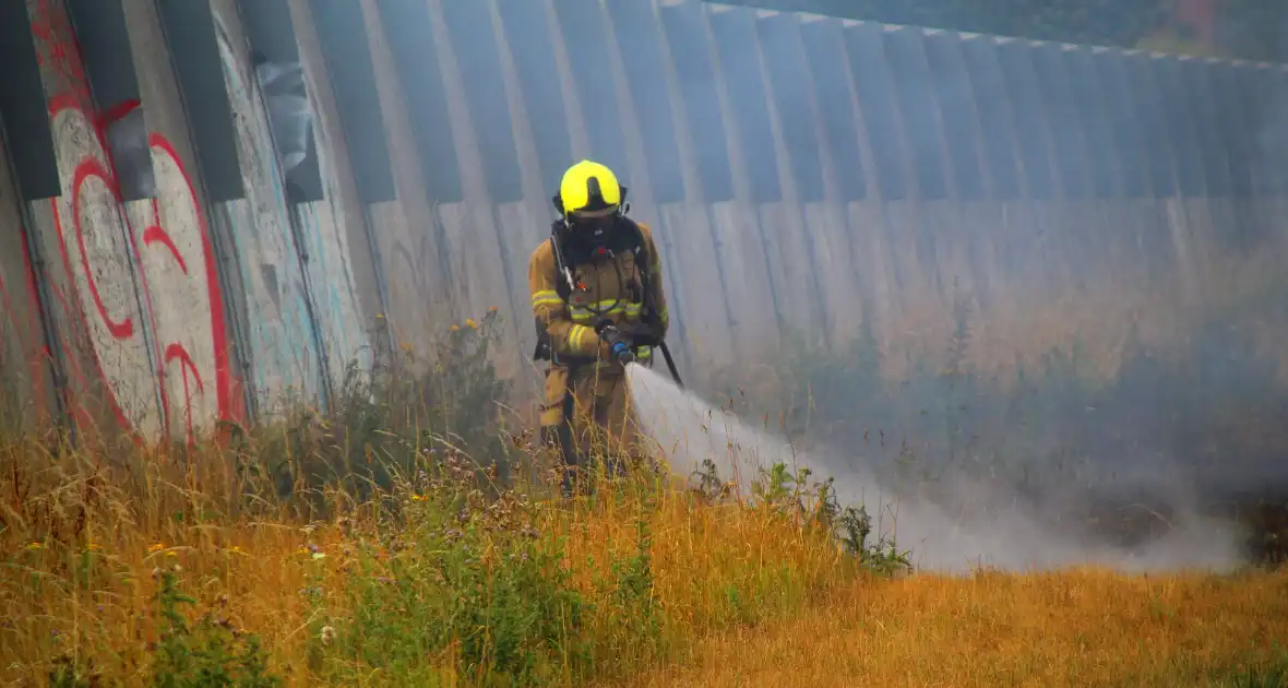 autobrand leidt tot snelwegafsluiting - Foto 5