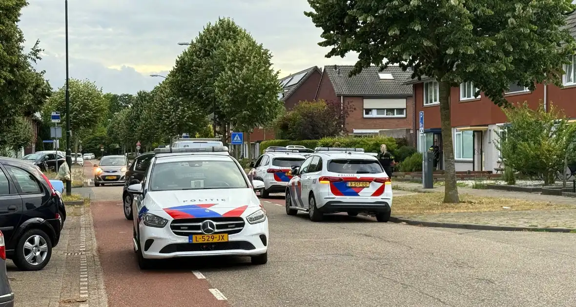 Schietpartij na voorbijrijden auto, politie doorzoekt straat - Foto 2