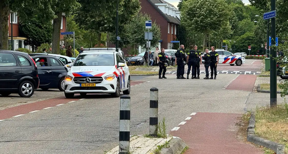 Schietpartij na voorbijrijden auto, politie doorzoekt straat - Foto 3