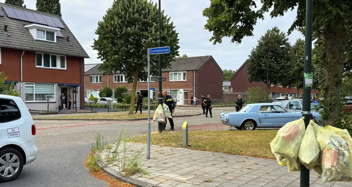 Schietpartij na voorbijrijden auto, politie doorzoekt straat - Foto 4