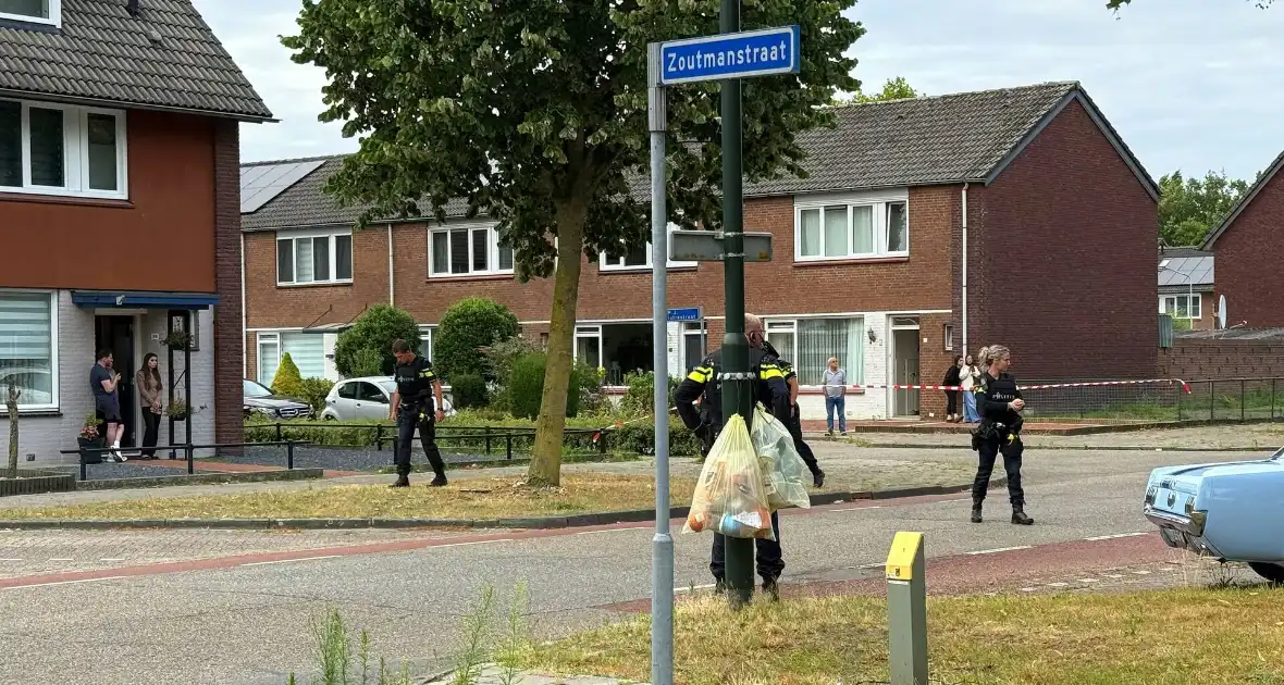 Schietpartij na voorbijrijden auto, politie doorzoekt straat - Foto 7